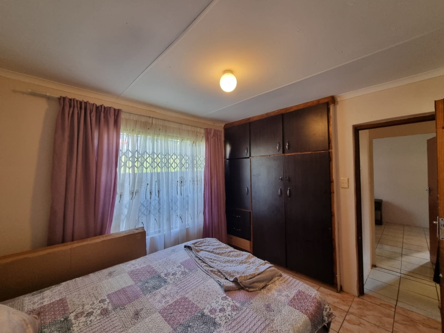 5 Bedroom Property for Sale in Uvongo KwaZulu-Natal