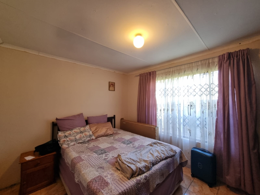 5 Bedroom Property for Sale in Uvongo KwaZulu-Natal