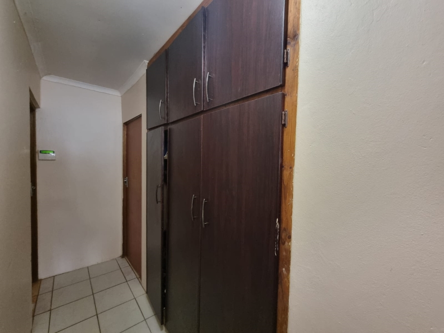 5 Bedroom Property for Sale in Uvongo KwaZulu-Natal