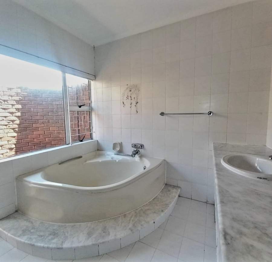 To Let 4 Bedroom Property for Rent in Glen Ashley KwaZulu-Natal