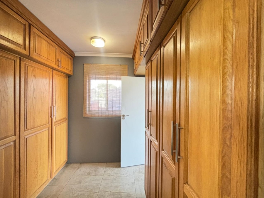 To Let 3 Bedroom Property for Rent in Essenwood KwaZulu-Natal