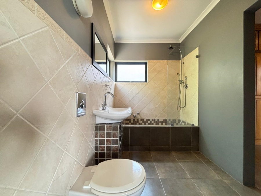 To Let 3 Bedroom Property for Rent in Essenwood KwaZulu-Natal