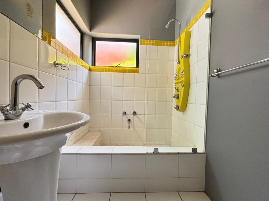 To Let 3 Bedroom Property for Rent in Essenwood KwaZulu-Natal