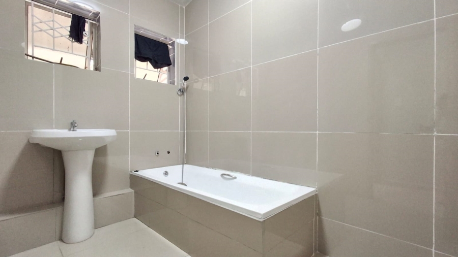 To Let 3 Bedroom Property for Rent in Silverglen KwaZulu-Natal