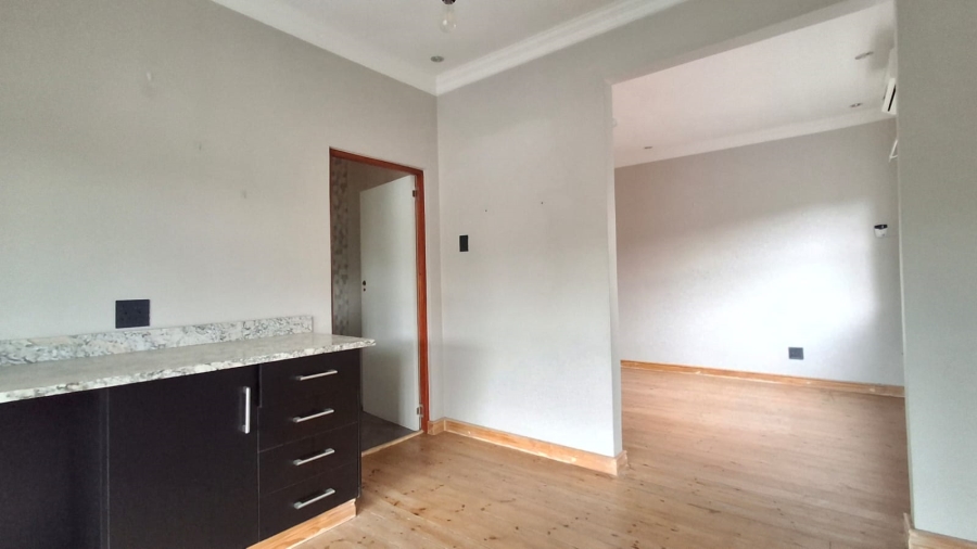 5 Bedroom Property for Sale in Escombe KwaZulu-Natal