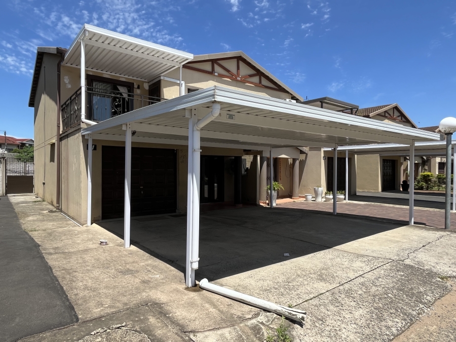 3 Bedroom Property for Sale in Northcroft KwaZulu-Natal