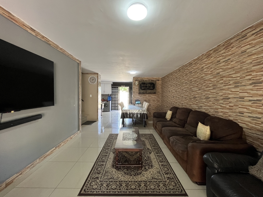 3 Bedroom Property for Sale in Northcroft KwaZulu-Natal