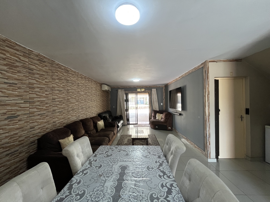 3 Bedroom Property for Sale in Northcroft KwaZulu-Natal