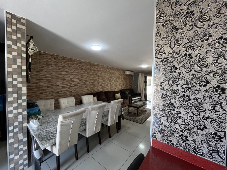 3 Bedroom Property for Sale in Northcroft KwaZulu-Natal