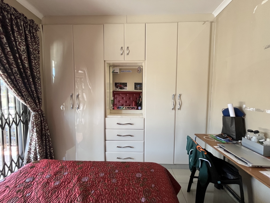 3 Bedroom Property for Sale in Northcroft KwaZulu-Natal