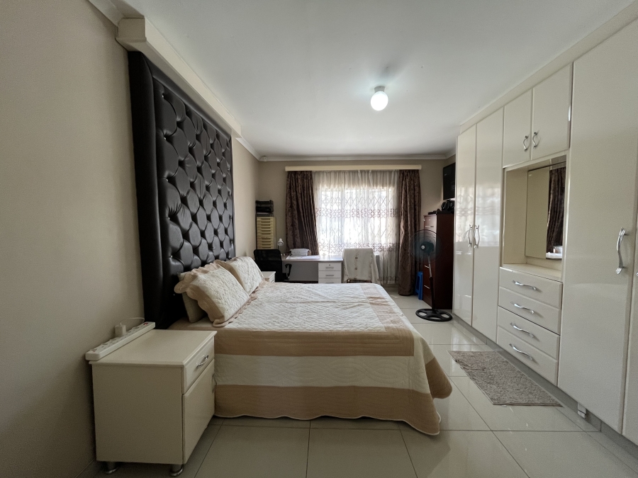 3 Bedroom Property for Sale in Northcroft KwaZulu-Natal