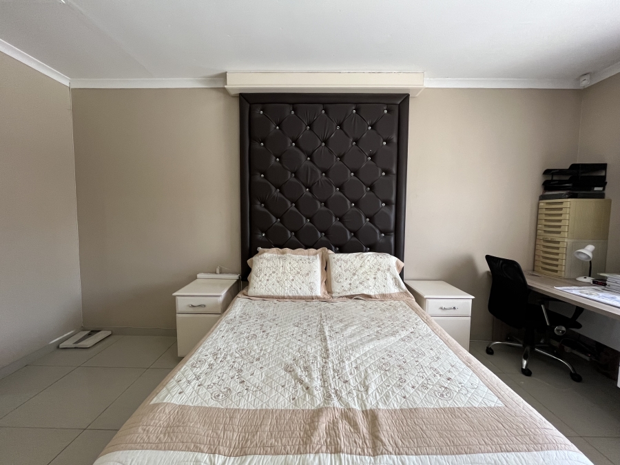 3 Bedroom Property for Sale in Northcroft KwaZulu-Natal