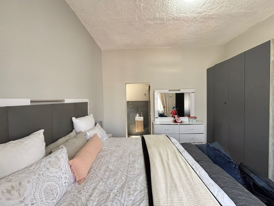 To Let 3 Bedroom Property for Rent in Essenwood KwaZulu-Natal