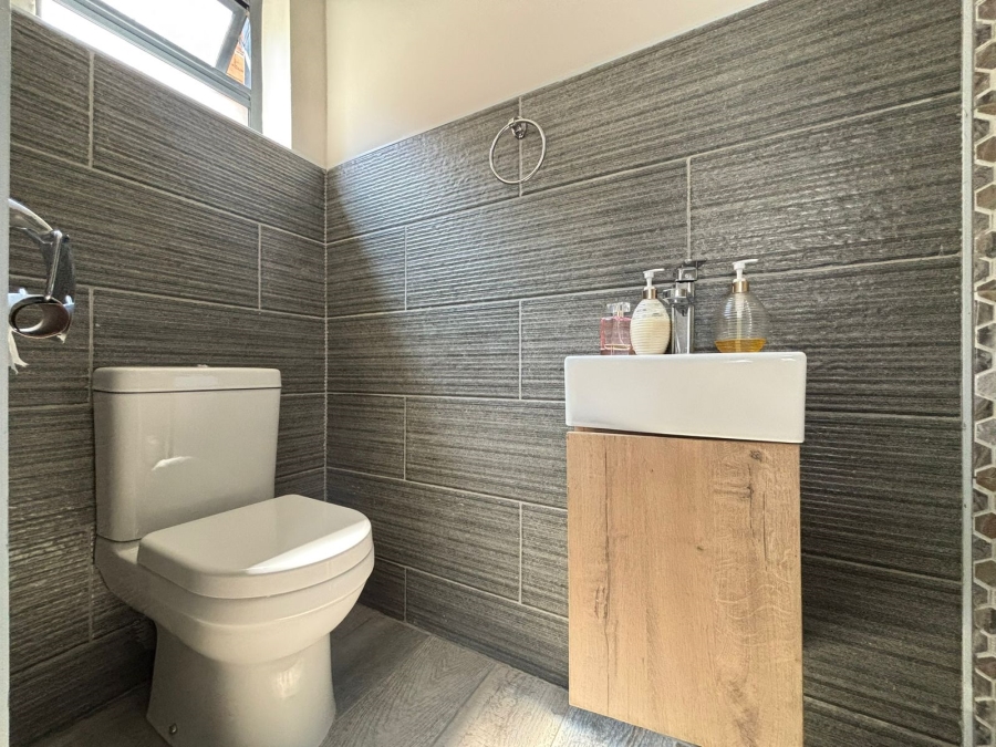 To Let 3 Bedroom Property for Rent in Essenwood KwaZulu-Natal