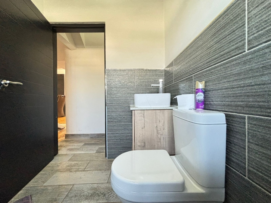 To Let 3 Bedroom Property for Rent in Essenwood KwaZulu-Natal