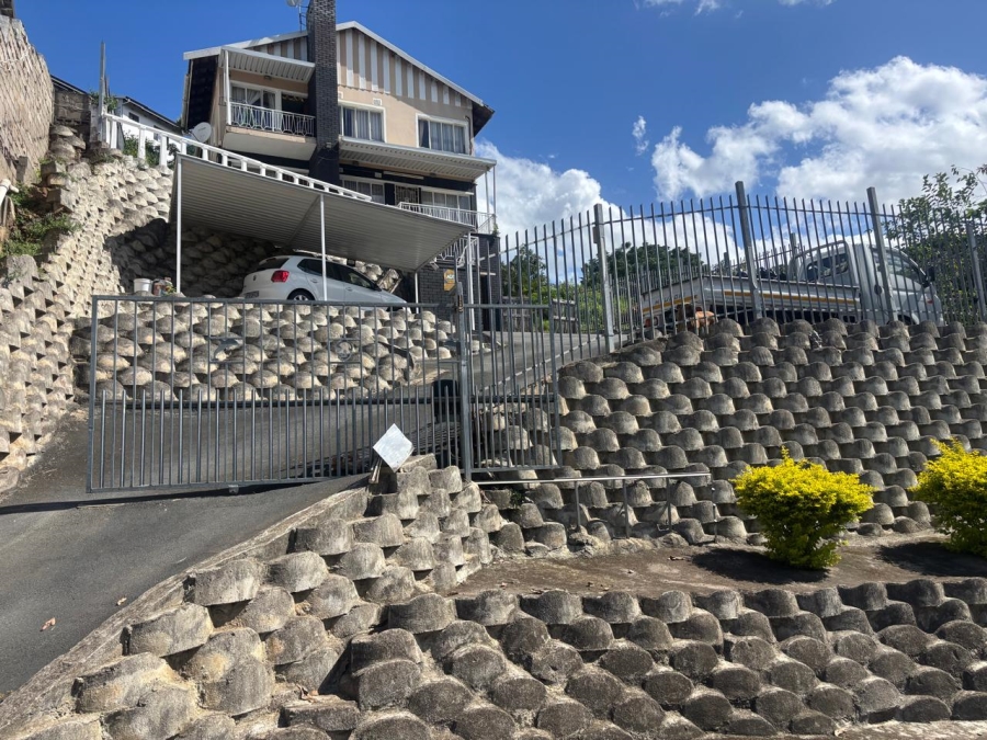 7 Bedroom Property for Sale in Reservoir Hills KwaZulu-Natal