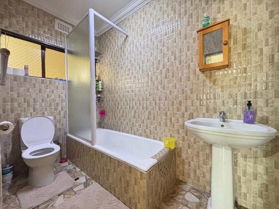 7 Bedroom Property for Sale in Reservoir Hills KwaZulu-Natal