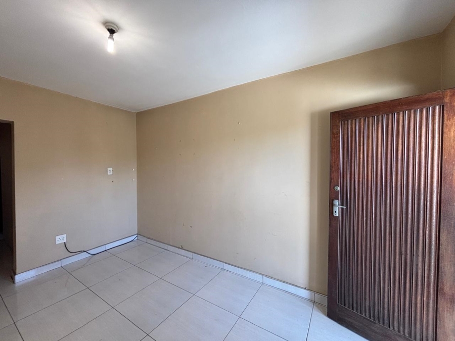 7 Bedroom Property for Sale in Reservoir Hills KwaZulu-Natal