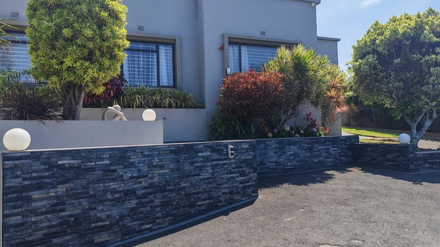 4 Bedroom Property for Sale in Manaba Beach KwaZulu-Natal