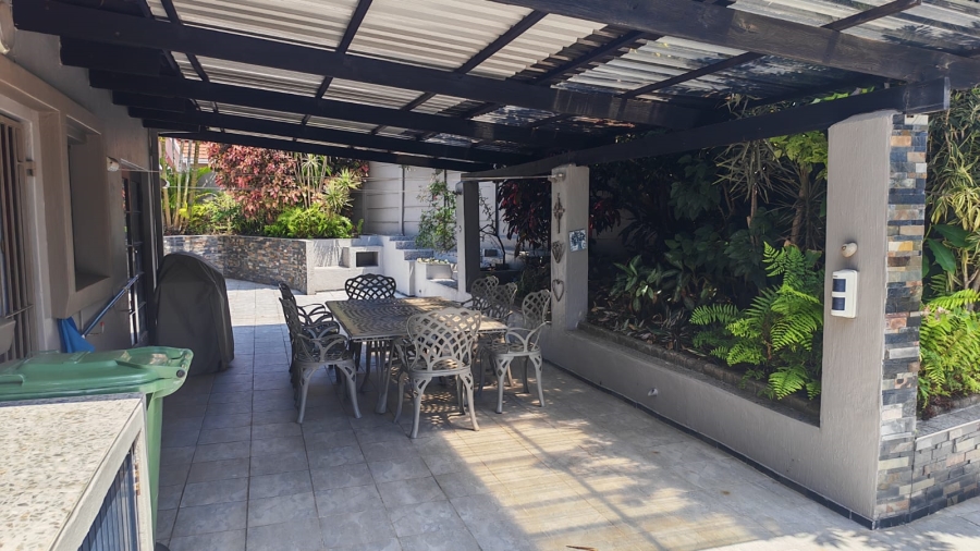 4 Bedroom Property for Sale in Manaba Beach KwaZulu-Natal