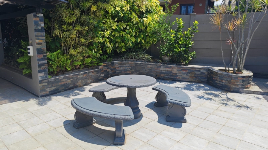 4 Bedroom Property for Sale in Manaba Beach KwaZulu-Natal