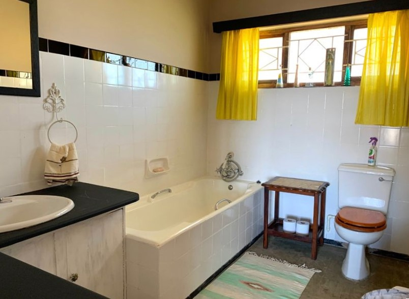 6 Bedroom Property for Sale in Hibberdene KwaZulu-Natal