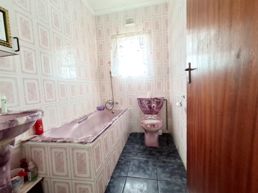 5 Bedroom Property for Sale in Klaarwater KwaZulu-Natal