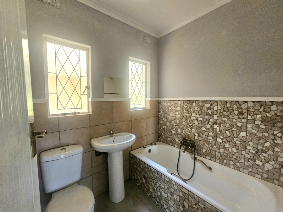 To Let 3 Bedroom Property for Rent in Malvern KwaZulu-Natal