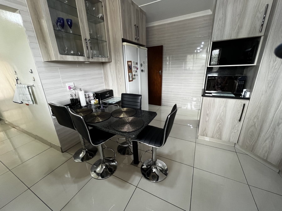 3 Bedroom Property for Sale in Scottsville KwaZulu-Natal