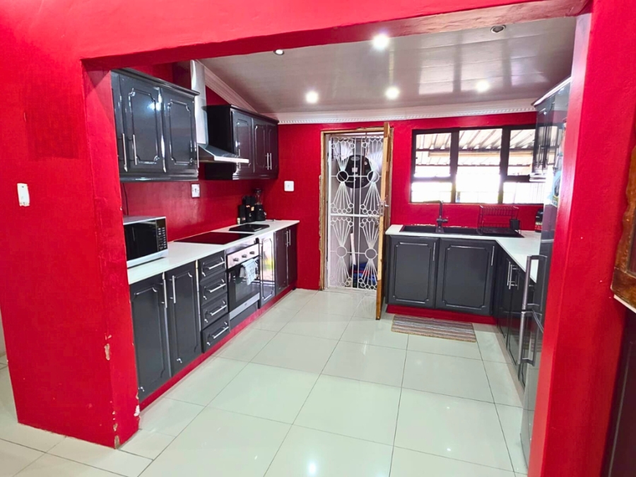 3 Bedroom Property for Sale in Bombay Heights KwaZulu-Natal