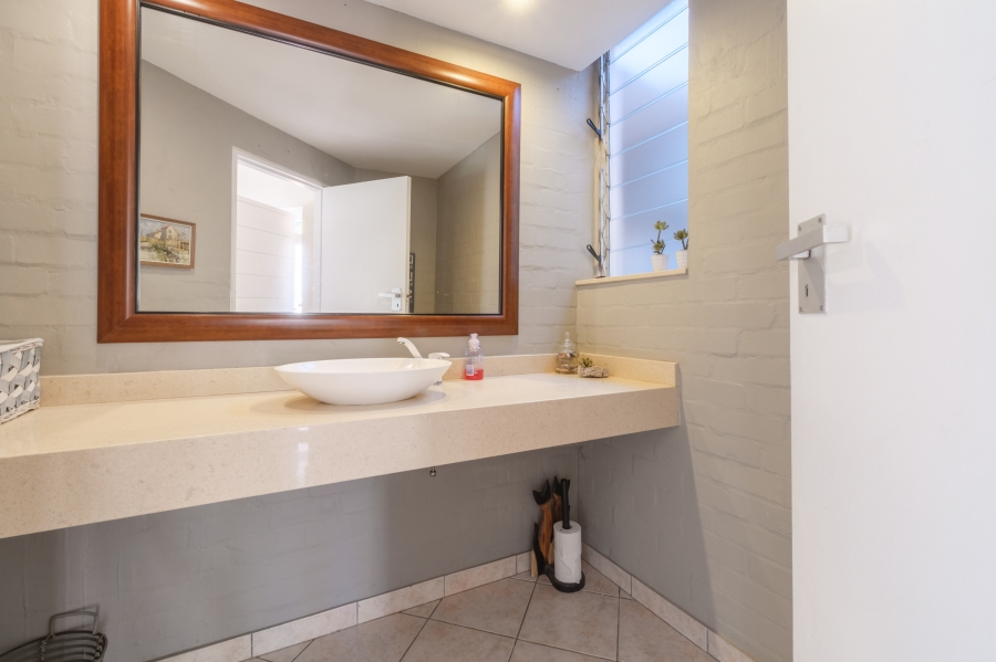 7 Bedroom Property for Sale in Sheffield Beach KwaZulu-Natal