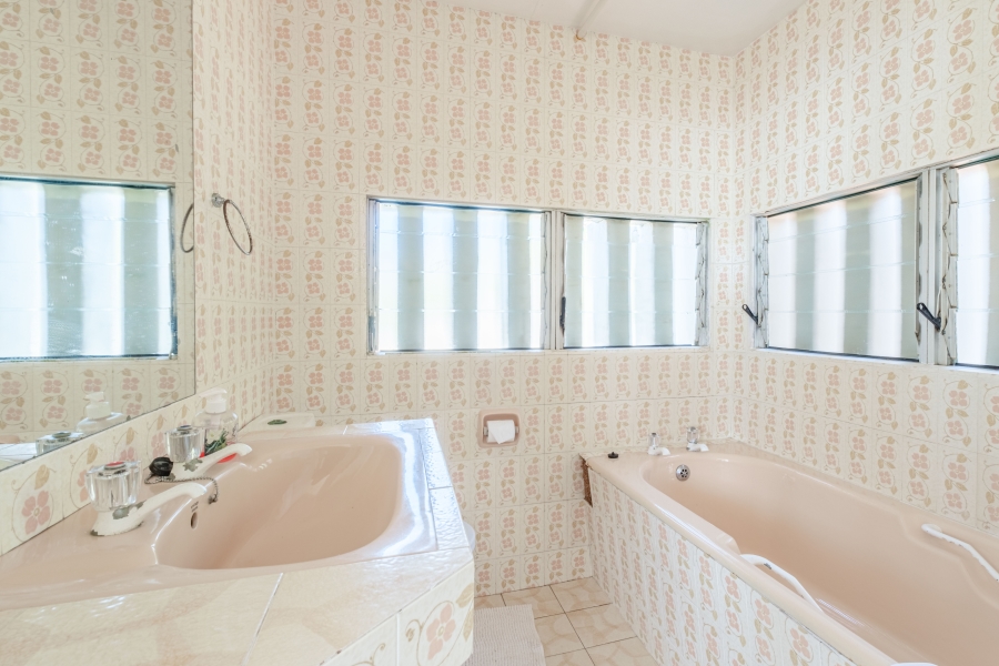 7 Bedroom Property for Sale in Sheffield Beach KwaZulu-Natal