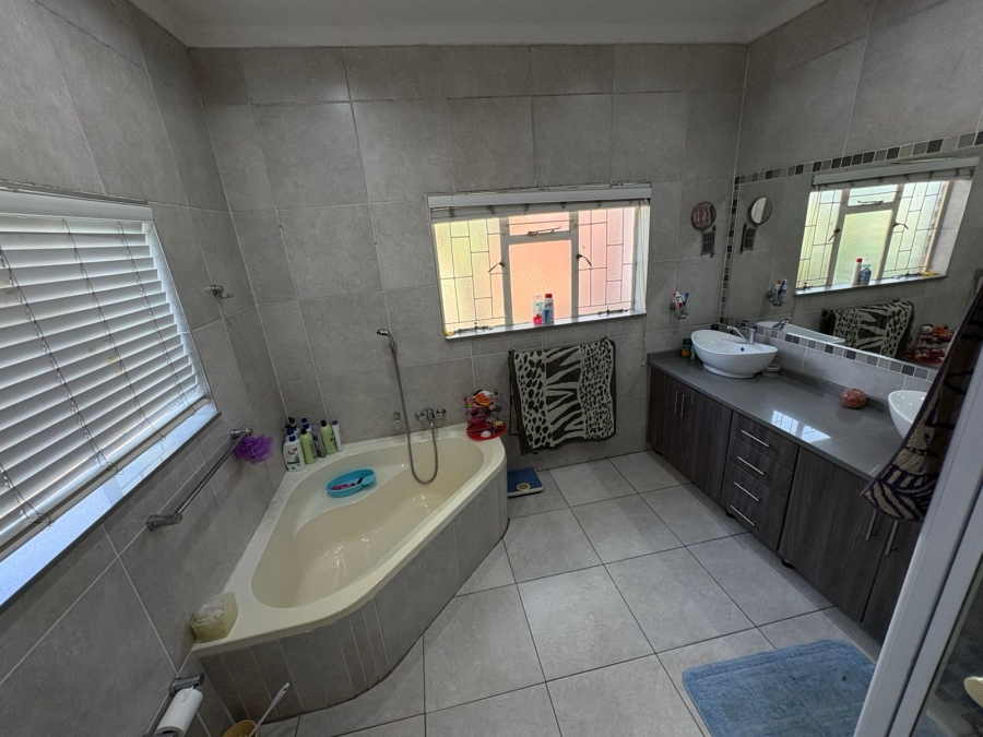 3 Bedroom Property for Sale in Pioneer Park KwaZulu-Natal