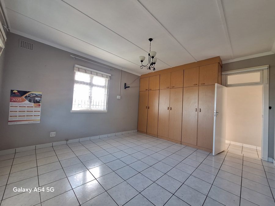 6 Bedroom Property for Sale in Glenmore KwaZulu-Natal