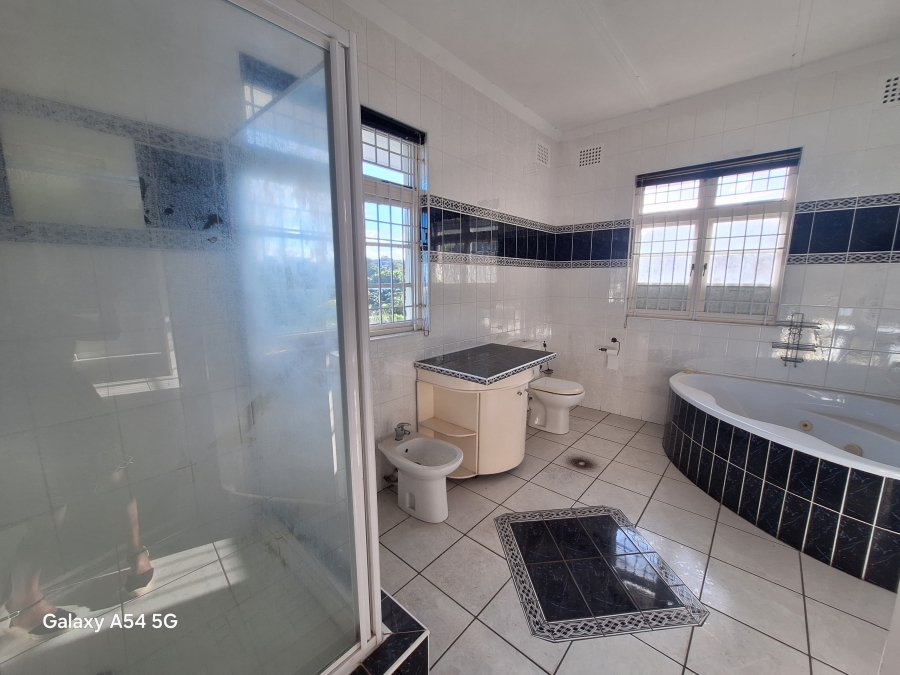 6 Bedroom Property for Sale in Glenmore KwaZulu-Natal