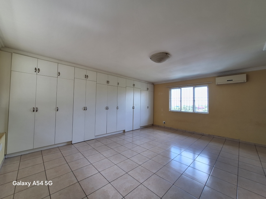 6 Bedroom Property for Sale in Glenmore KwaZulu-Natal