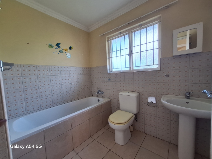6 Bedroom Property for Sale in Glenmore KwaZulu-Natal