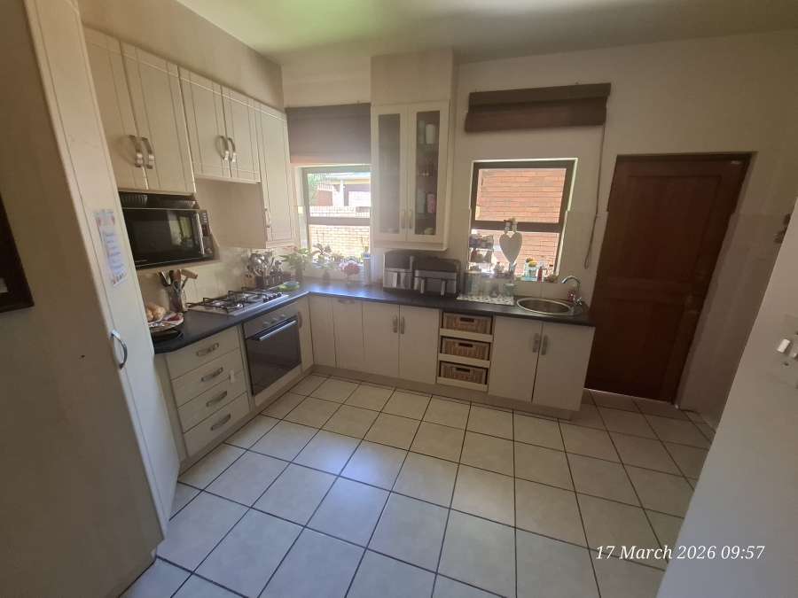 To Let 3 Bedroom Property for Rent in Aviary Hill KwaZulu-Natal