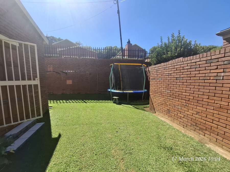 To Let 3 Bedroom Property for Rent in Aviary Hill KwaZulu-Natal