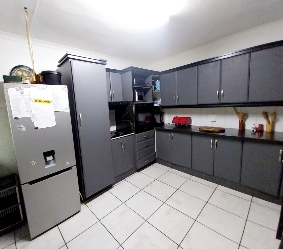 6 Bedroom Property for Sale in Uvongo KwaZulu-Natal