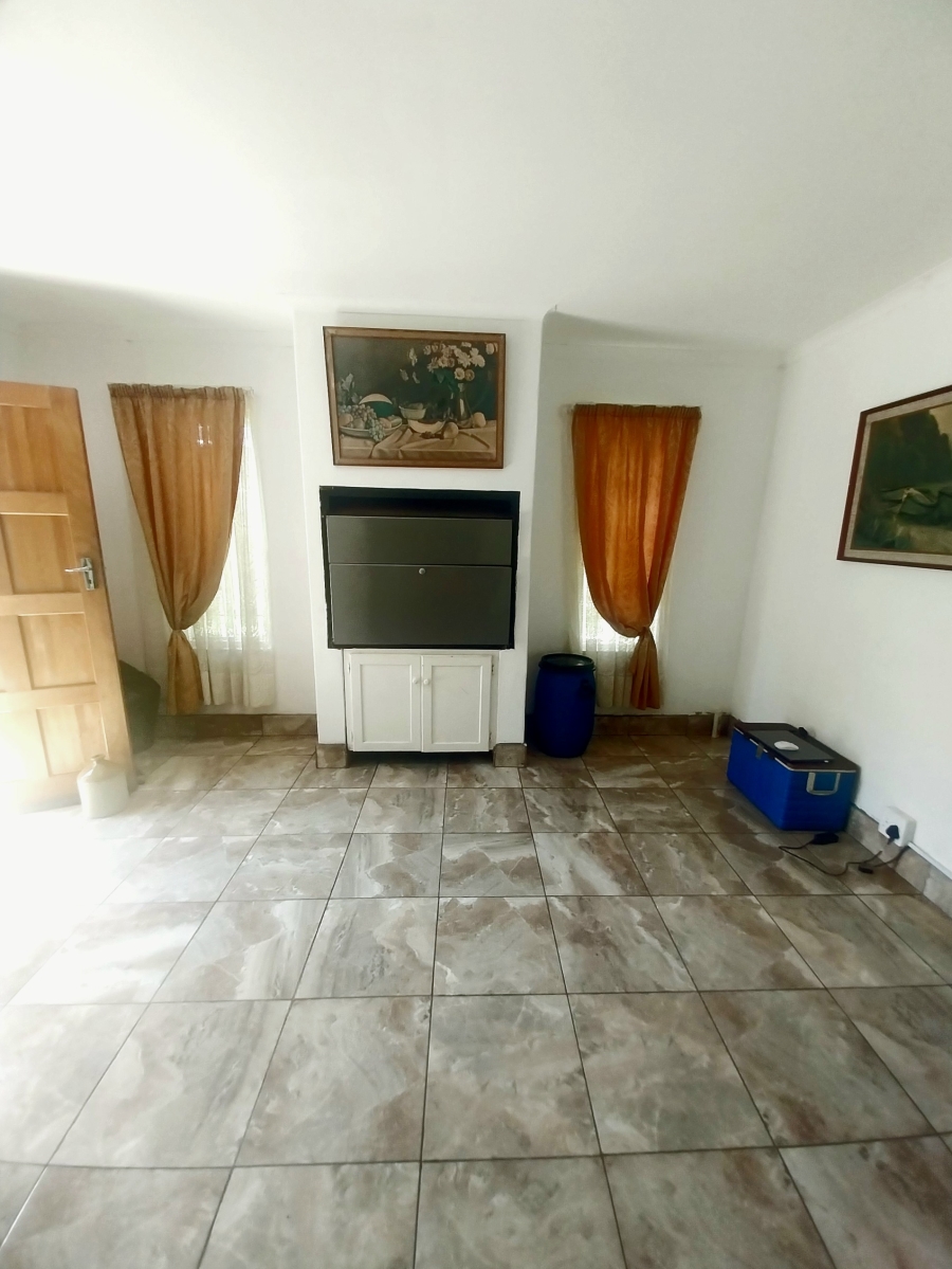 6 Bedroom Property for Sale in Uvongo KwaZulu-Natal