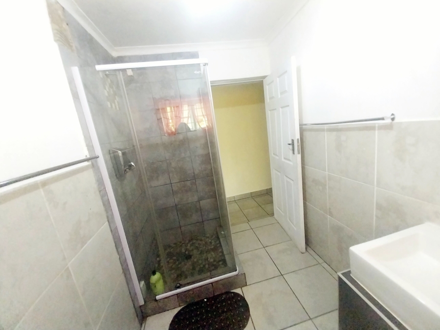 6 Bedroom Property for Sale in Uvongo KwaZulu-Natal