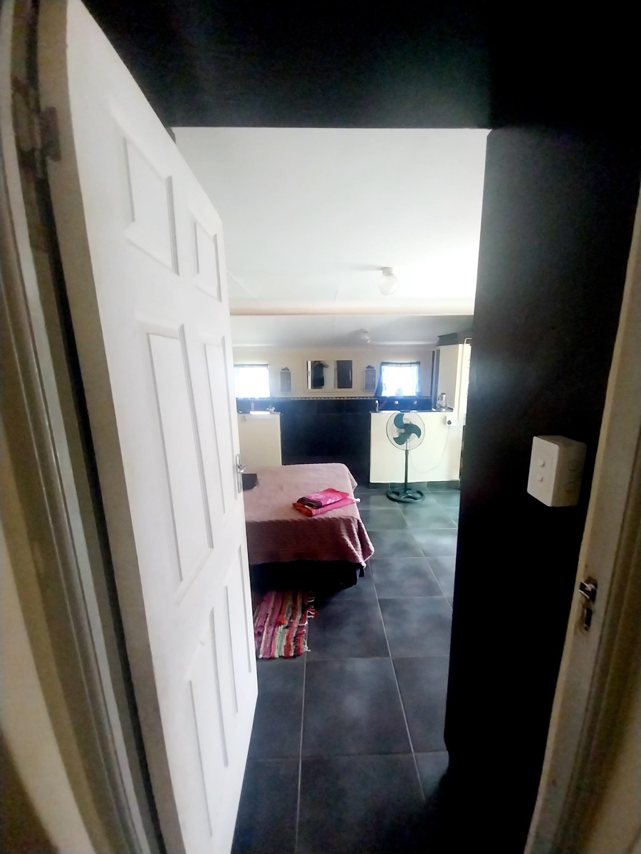 6 Bedroom Property for Sale in Uvongo KwaZulu-Natal