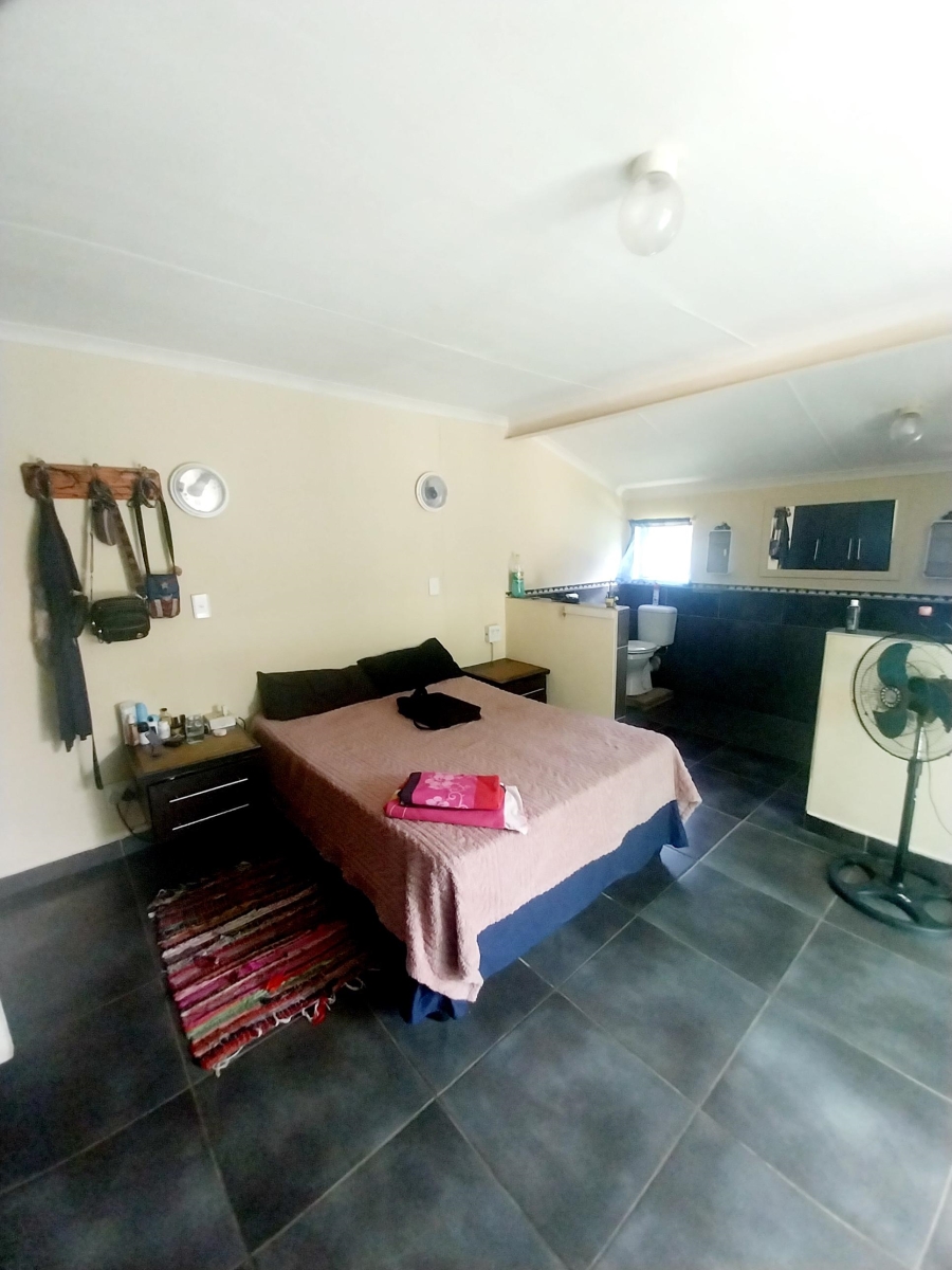 6 Bedroom Property for Sale in Uvongo KwaZulu-Natal