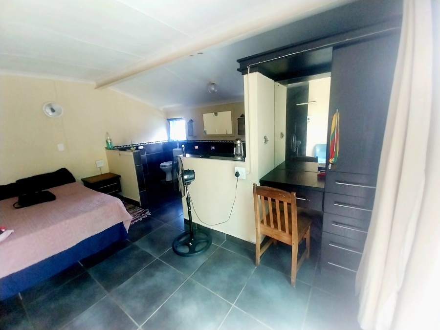 6 Bedroom Property for Sale in Uvongo KwaZulu-Natal