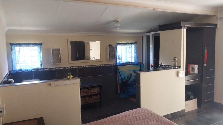6 Bedroom Property for Sale in Uvongo KwaZulu-Natal