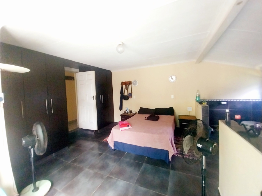 6 Bedroom Property for Sale in Uvongo KwaZulu-Natal