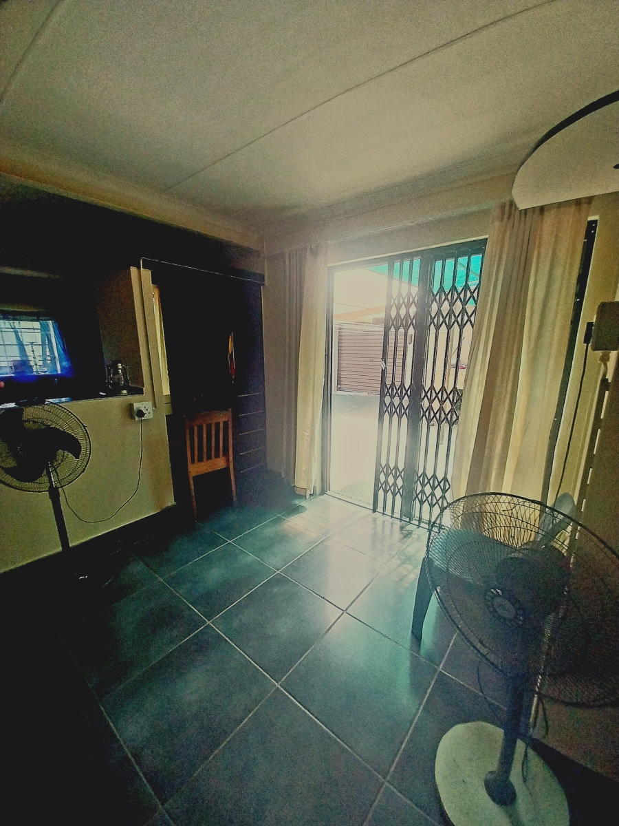 6 Bedroom Property for Sale in Uvongo KwaZulu-Natal