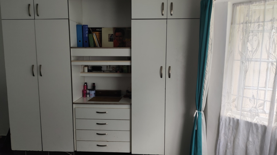 6 Bedroom Property for Sale in Uvongo KwaZulu-Natal