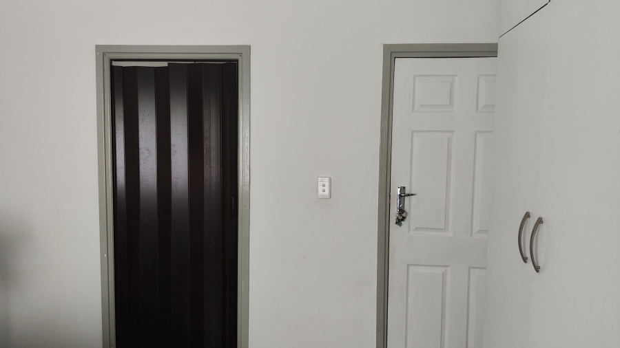 6 Bedroom Property for Sale in Uvongo KwaZulu-Natal